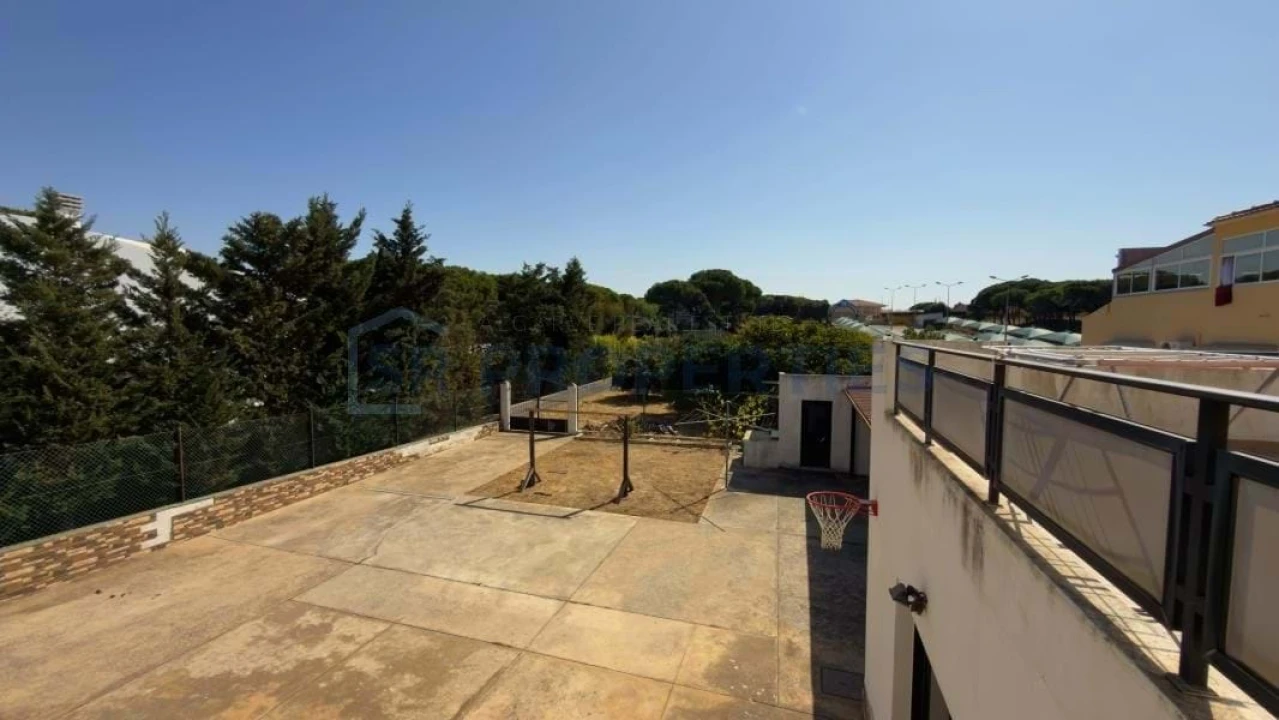 Moradia T5 para Venda em Quarteira Foto 18