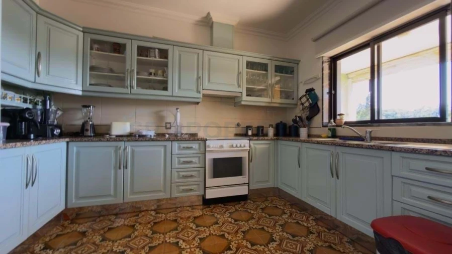 Moradia T5 para Venda em Quarteira Foto 4