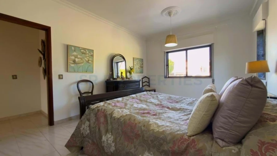 Moradia T5 para Venda em Quarteira Foto 29