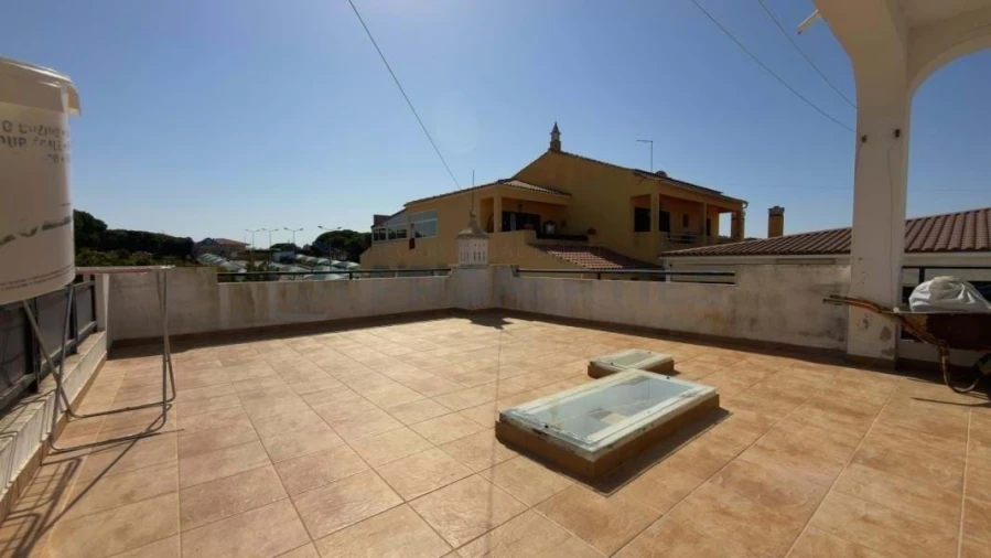 Moradia T5 para Venda em Quarteira Foto 37