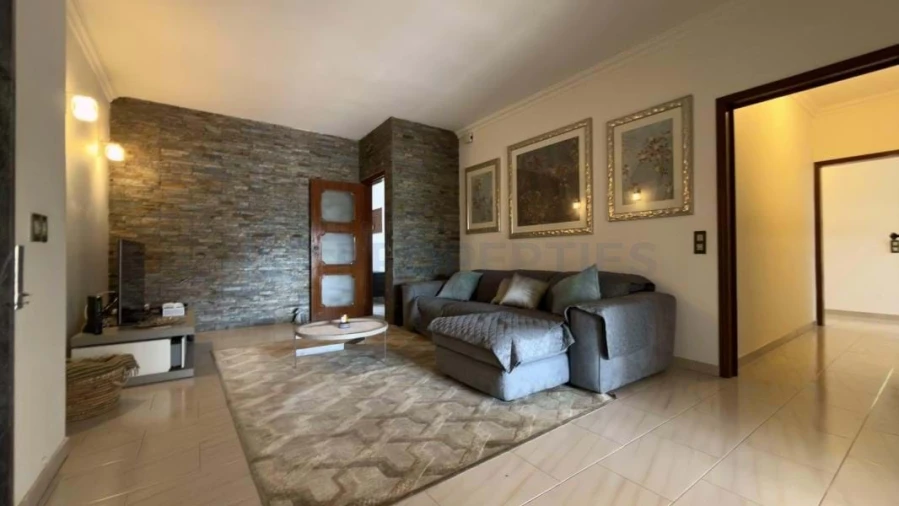 Moradia T5 para Venda em Quarteira Foto 2