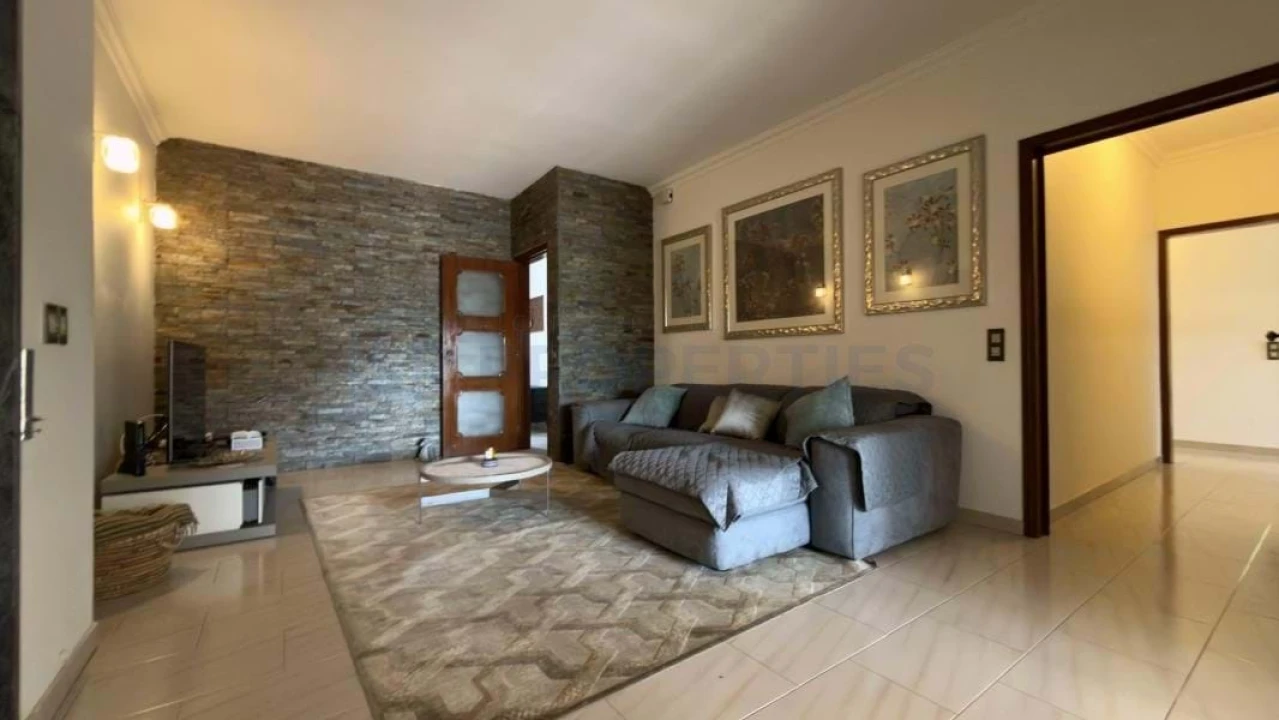 Moradia T5 para Venda em Quarteira Foto 2