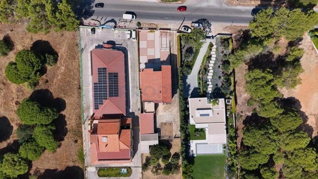 Moradia T5 para Venda em Quarteira Foto 13