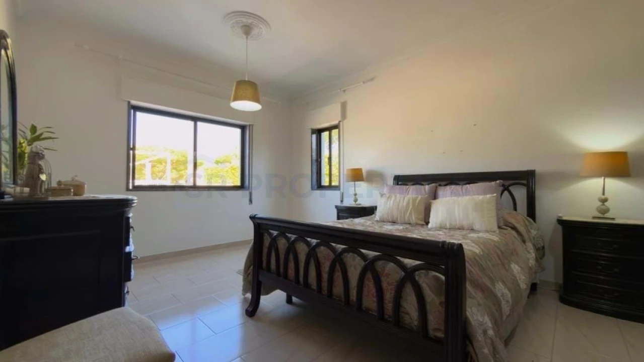 Moradia T5 para Venda em Quarteira Foto 5