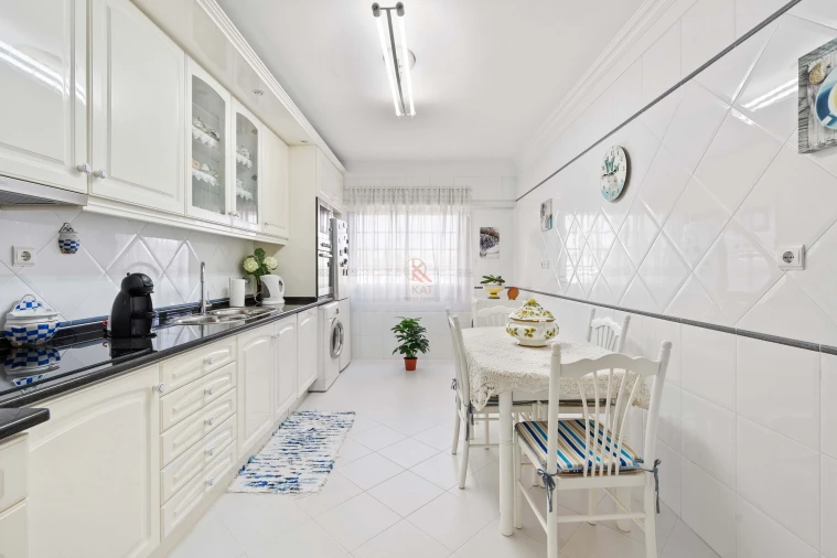 Apartamento T3 para Venda em Rio de Mouro Foto 17