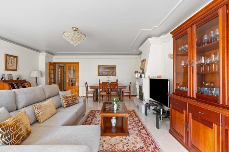 Apartamento T3 para Venda em Rio de Mouro Foto 9