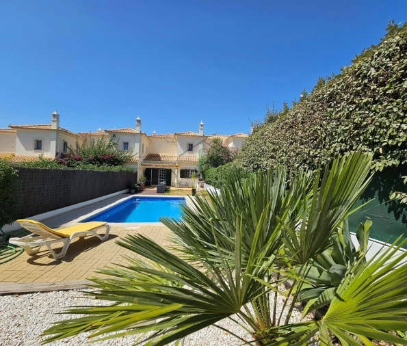 Moradia T3 para Venda em Almancil Foto 12