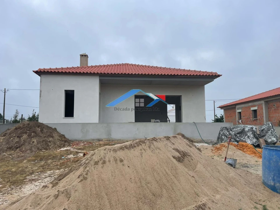 Moradia T3 para Venda em Branca Foto 4