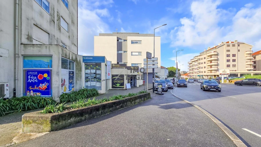 Negócio para Arrendamento em Santa Marinha