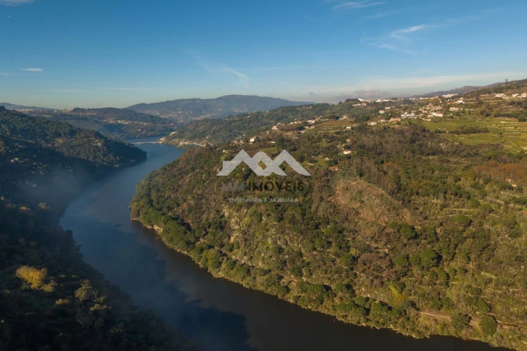 Moradia T3 para Venda em Oliveira do Douro Foto 17