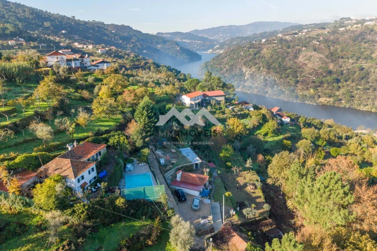 Moradia T3 para Venda em Oliveira do Douro Foto 4