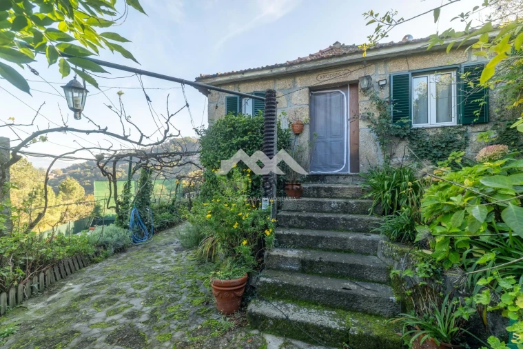 Moradia T3 para Venda em Oliveira do Douro Foto 2