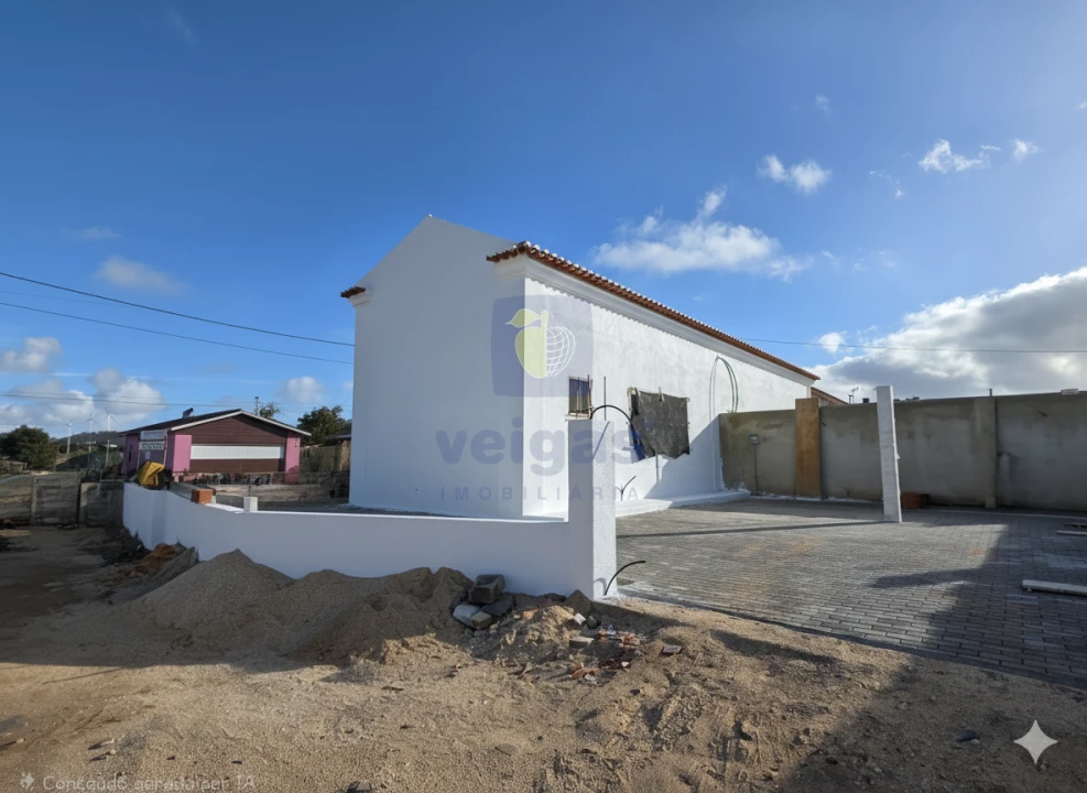 Moradia T3 para Venda em Painho e Figueiros Foto 3