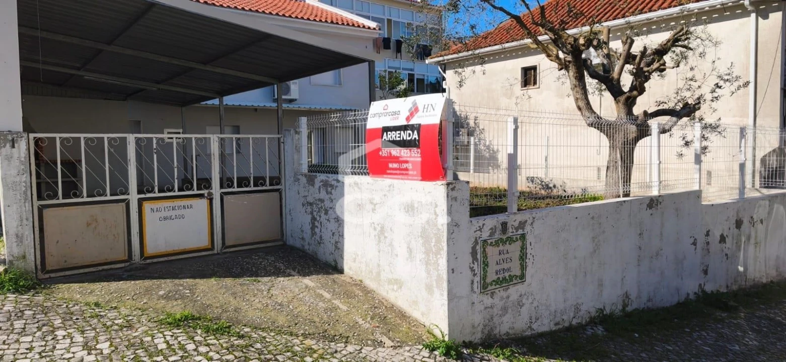 Moradia T3 para Arrendamento em Venteira Foto 17