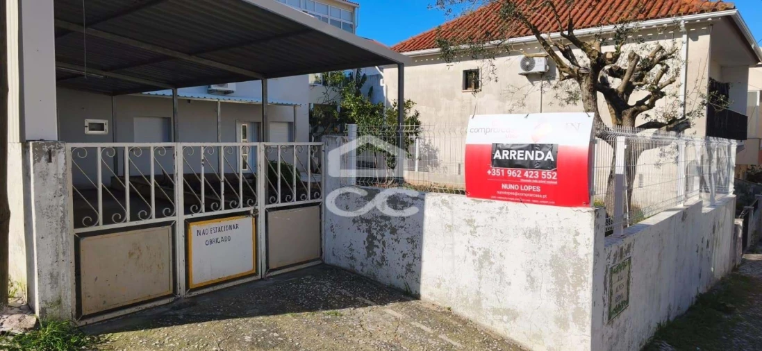 Moradia T3 para Arrendamento em Venteira Foto 1