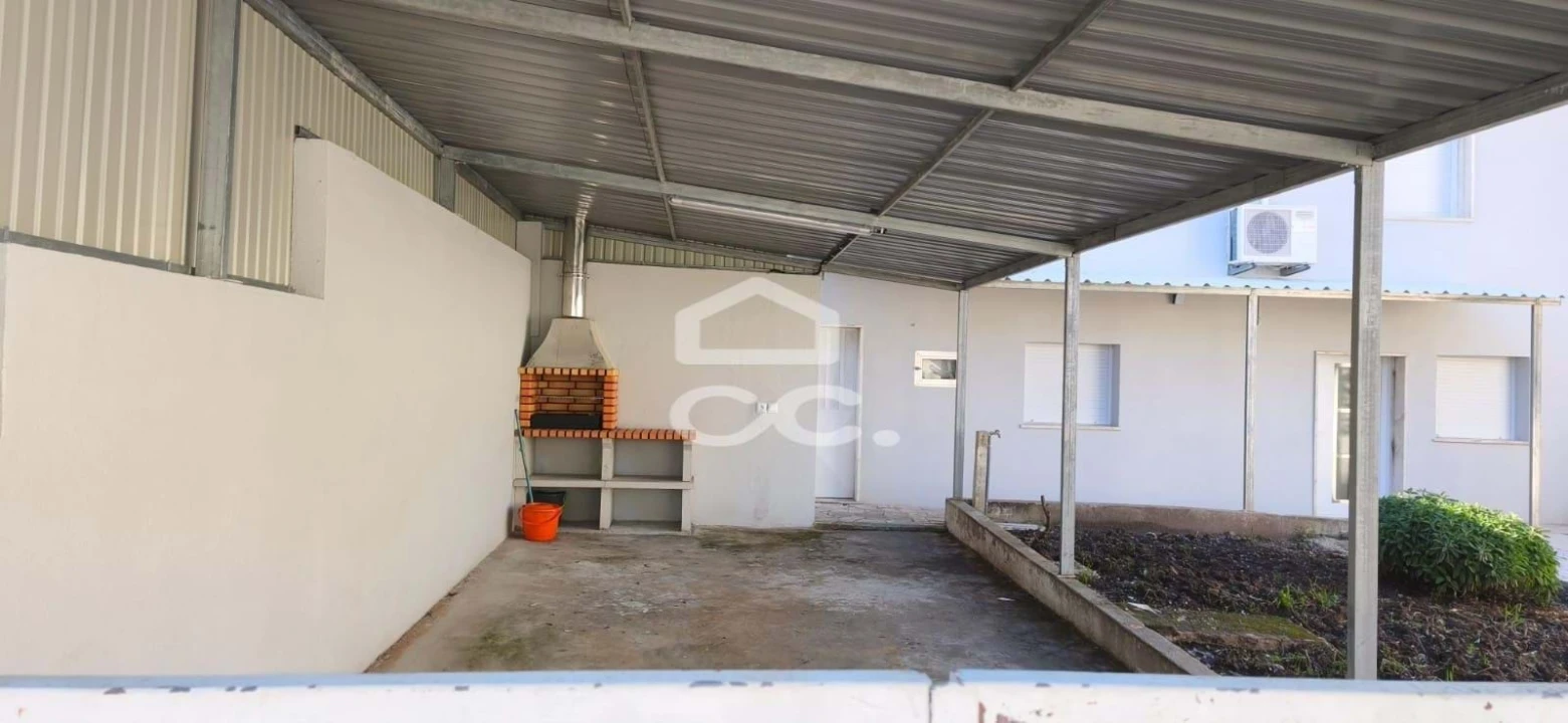 Moradia T3 para Arrendamento em Venteira Foto 2