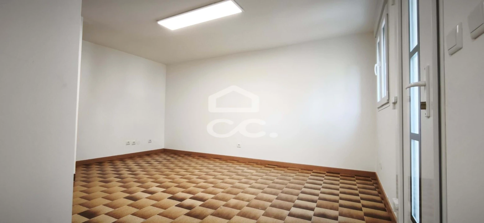 Moradia T3 para Arrendamento em Venteira Foto 3