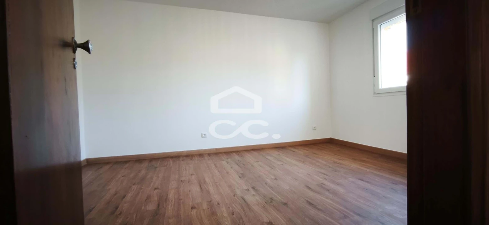 Moradia T3 para Arrendamento em Venteira Foto 6