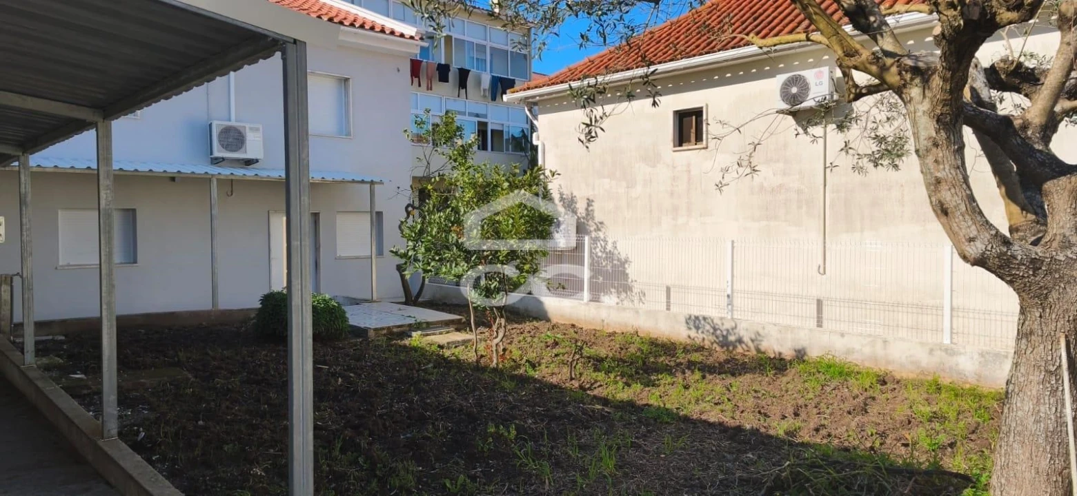 Moradia T3 para Arrendamento em Venteira Foto 3