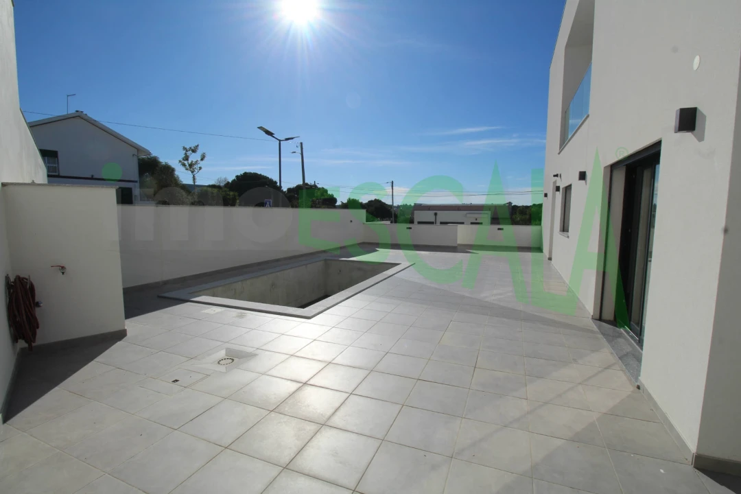 Moradia T4 para Venda em Aveiras de Cima Foto 46