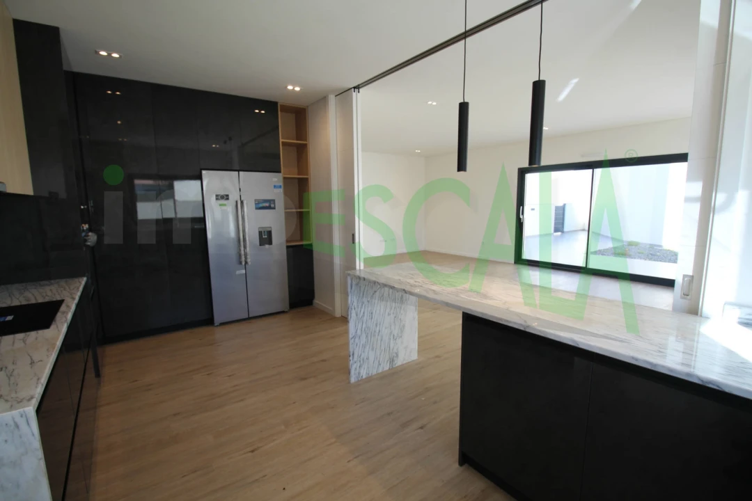 Moradia T4 para Venda em Aveiras de Cima Foto 12