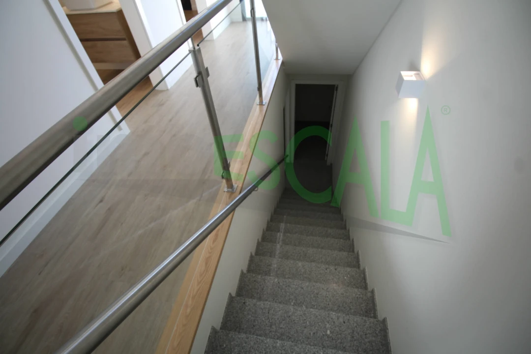 Moradia T4 para Venda em Aveiras de Cima Foto 33