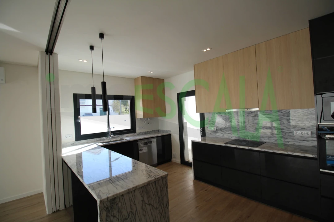 Moradia T4 para Venda em Aveiras de Cima Foto 6