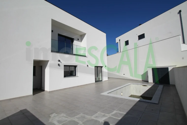 Moradia T4 para Venda em Aveiras de Cima Foto 3