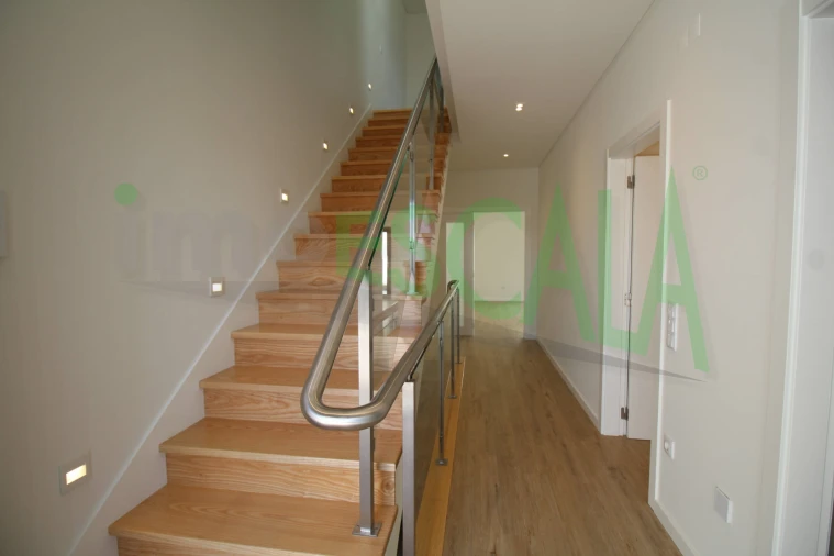 Moradia T4 para Venda em Aveiras de Cima Foto 31