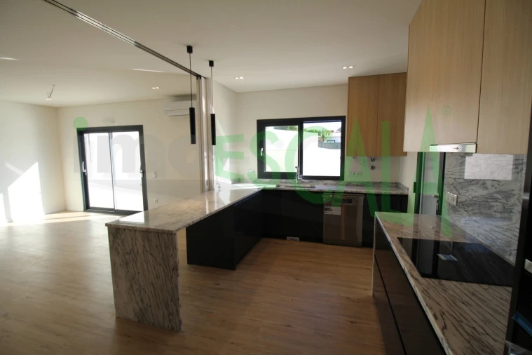 Moradia T4 para Venda em Aveiras de Cima Foto 25