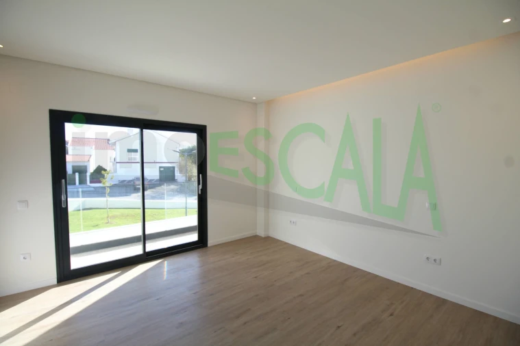 Moradia T4 para Venda em Aveiras de Cima Foto 38