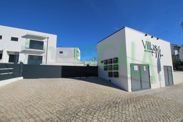 Moradia T4 para Venda em Aveiras de Cima Foto 14