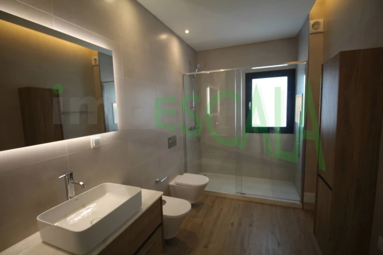 Moradia T4 para Venda em Aveiras de Cima Foto 35