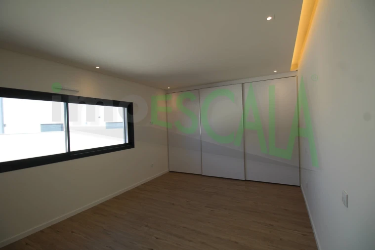 Moradia T4 para Venda em Aveiras de Cima Foto 36