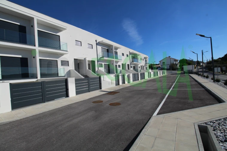 Moradia T4 para Venda em Aveiras de Cima Foto 9