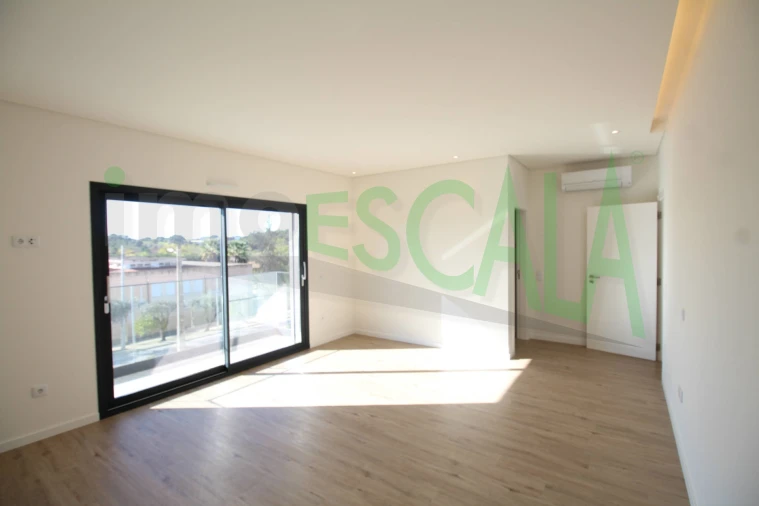 Moradia T4 para Venda em Aveiras de Cima Foto 41