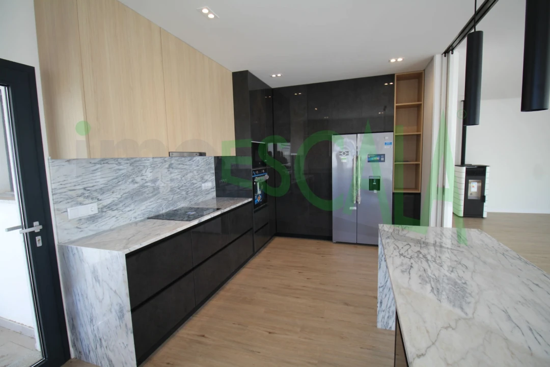 Moradia T4 para Venda em Aveiras de Cima Foto 2