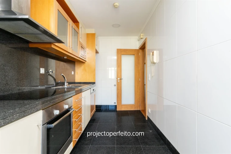 Apartamento T2 para Arrendamento em Espinho Foto 5