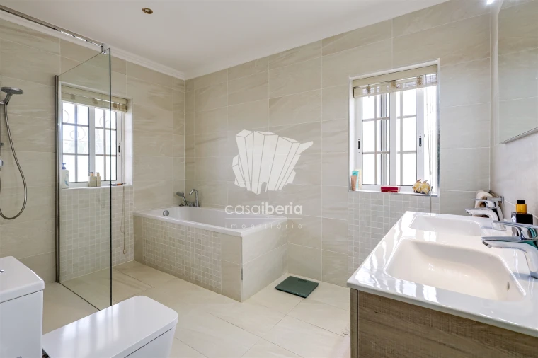 Moradia T4 para Venda em Ferragudo Foto 37