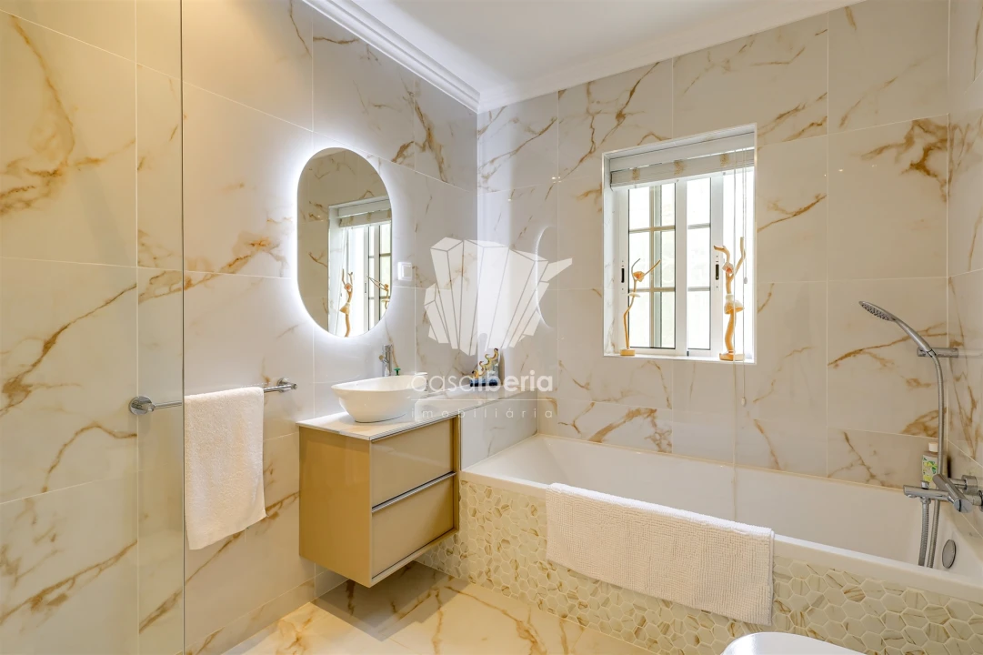 Moradia T4 para Venda em Ferragudo Foto 8