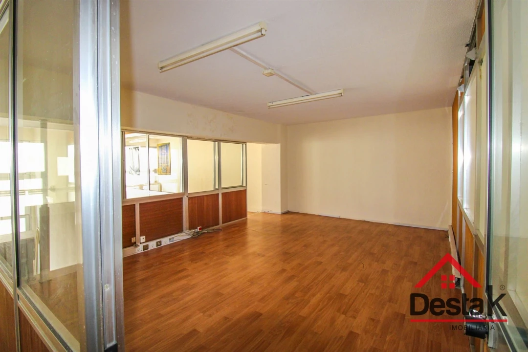 Loja para Arrendamento em Viseu Foto 8