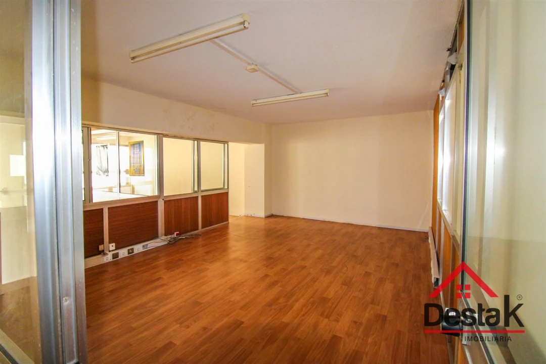 Loja para Arrendamento em Viseu Foto 7