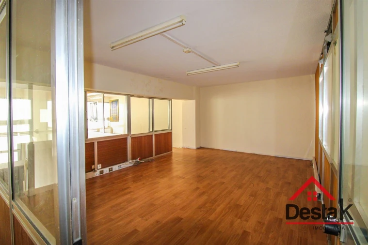 Loja para Arrendamento em Viseu Foto 8