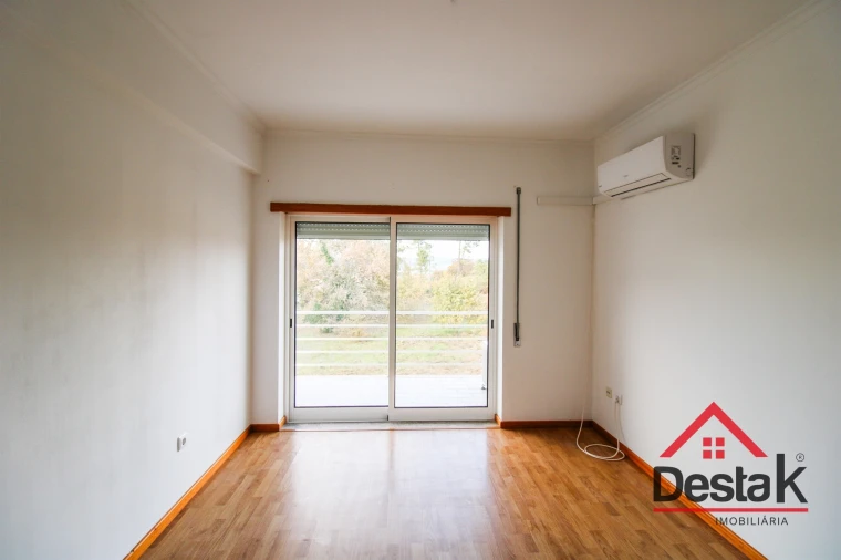 Apartamento T2 para Venda em Viseu Foto 6