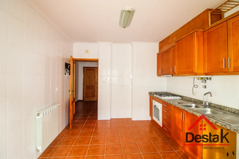 Apartamento T2 para Venda em Viseu Foto 2