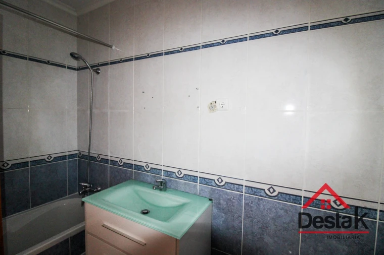 Apartamento T2 para Venda em Viseu Foto 11