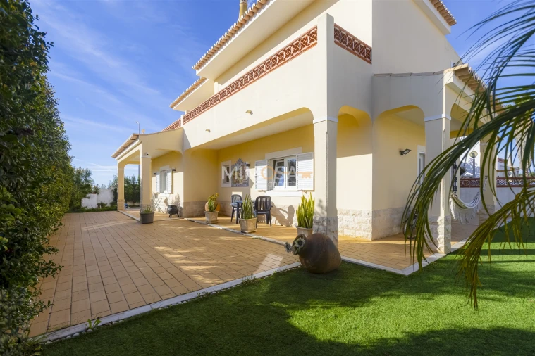 Moradia T4 para Arrendamento em Lagos (São Sebastião e Santa Maria) Foto 30