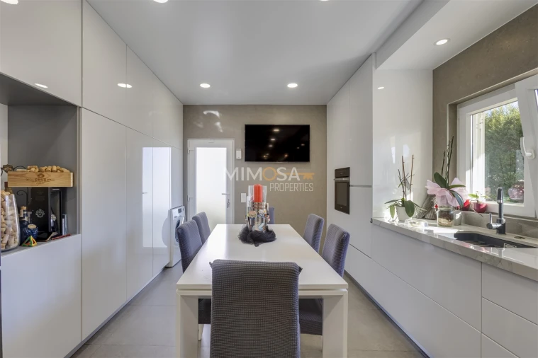 Moradia T4 para Arrendamento em Lagos (São Sebastião e Santa Maria) Foto 9