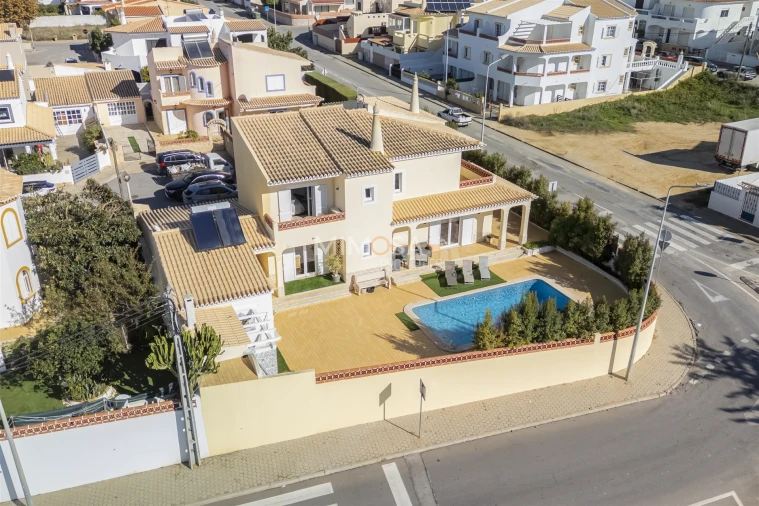 Moradia T4 para Arrendamento em Lagos (São Sebastião e Santa Maria) Foto 39