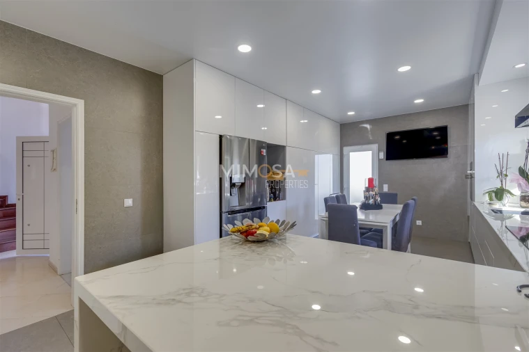 Moradia T4 para Arrendamento em Lagos (São Sebastião e Santa Maria) Foto 8